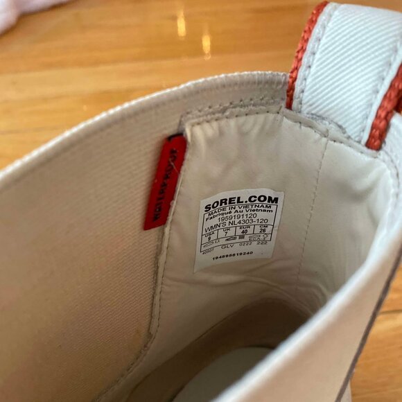 SUPER CUTE Sorel boots, worn only 3 times! - Picture 2 of 4